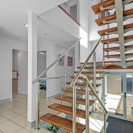 Proximity Waterfront Apartments Редклиф Екстериор снимка