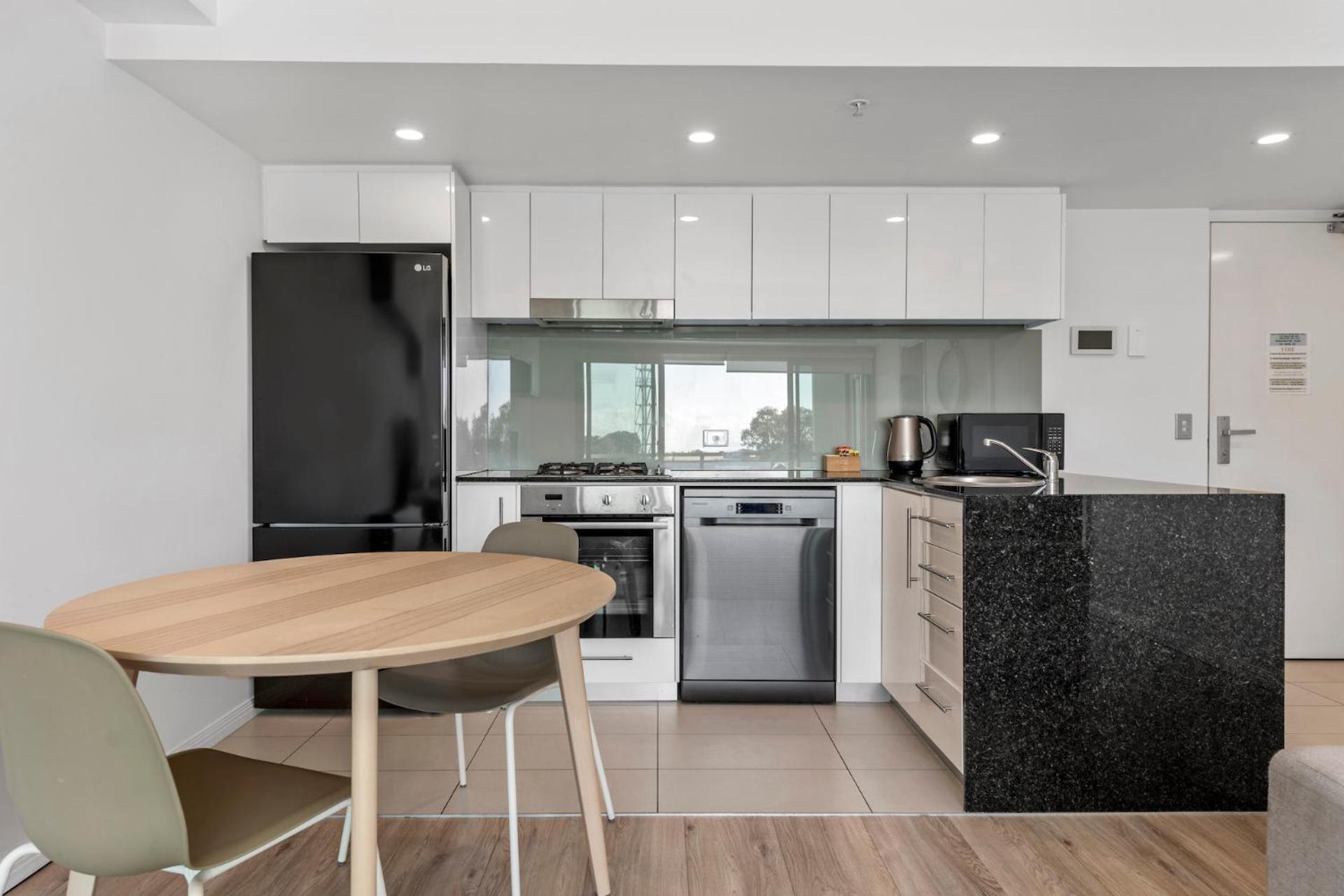Proximity Waterfront Apartments Редклиф Екстериор снимка