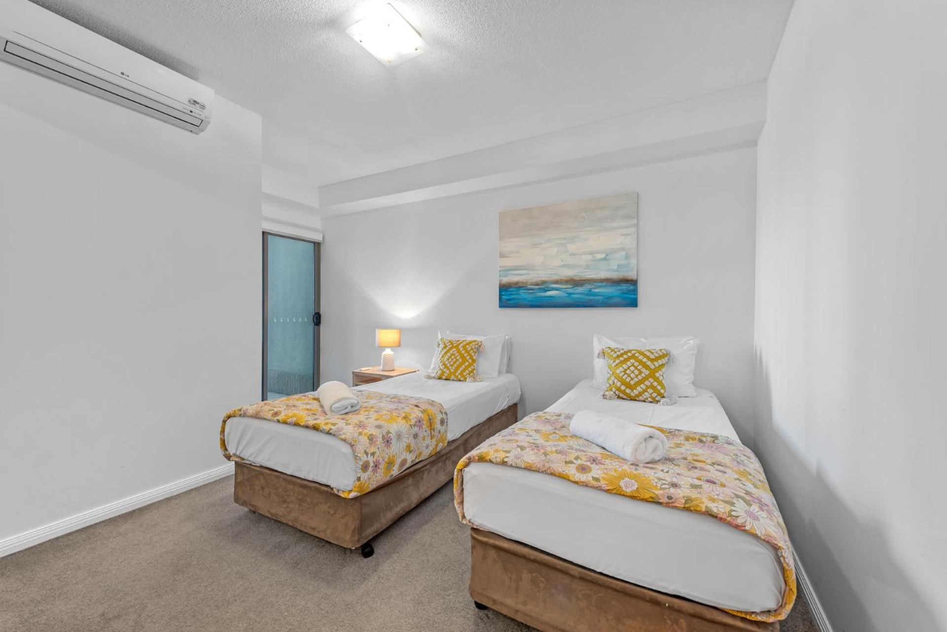 Proximity Waterfront Apartments Редклиф Екстериор снимка